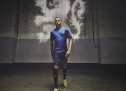 九游体育平台-当东方铁壁遇上西方魔术师，竞技场上的双重交响