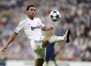 九游APP-赛道与球场的双重统治，布克F1街道赛称王，步行者铁血防守冰封绿军