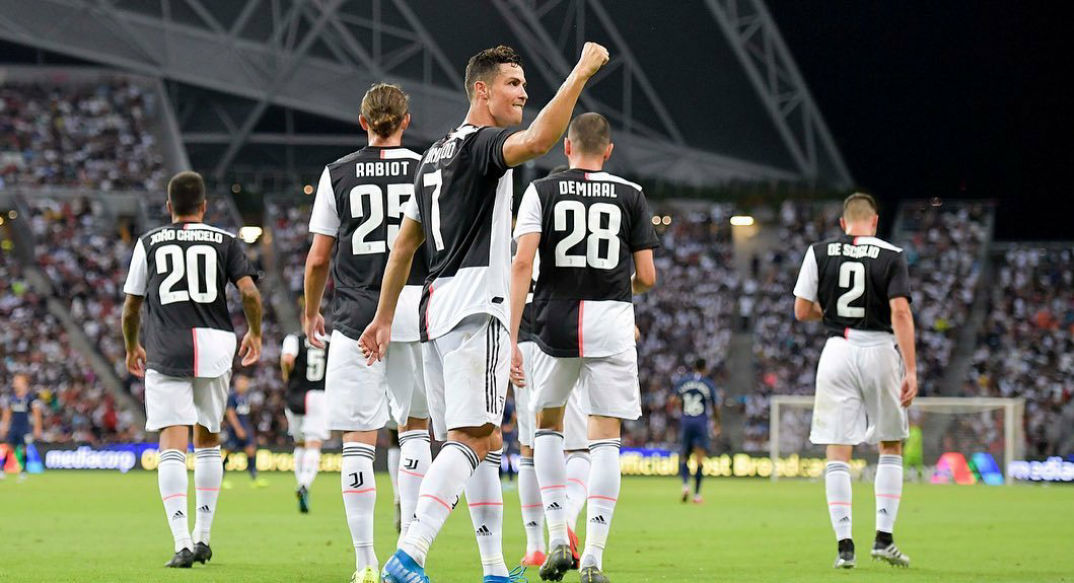 荷兰鏖战尤文,罗本惊艳世界 荷兰鏖战尤文,罗本惊艳世界