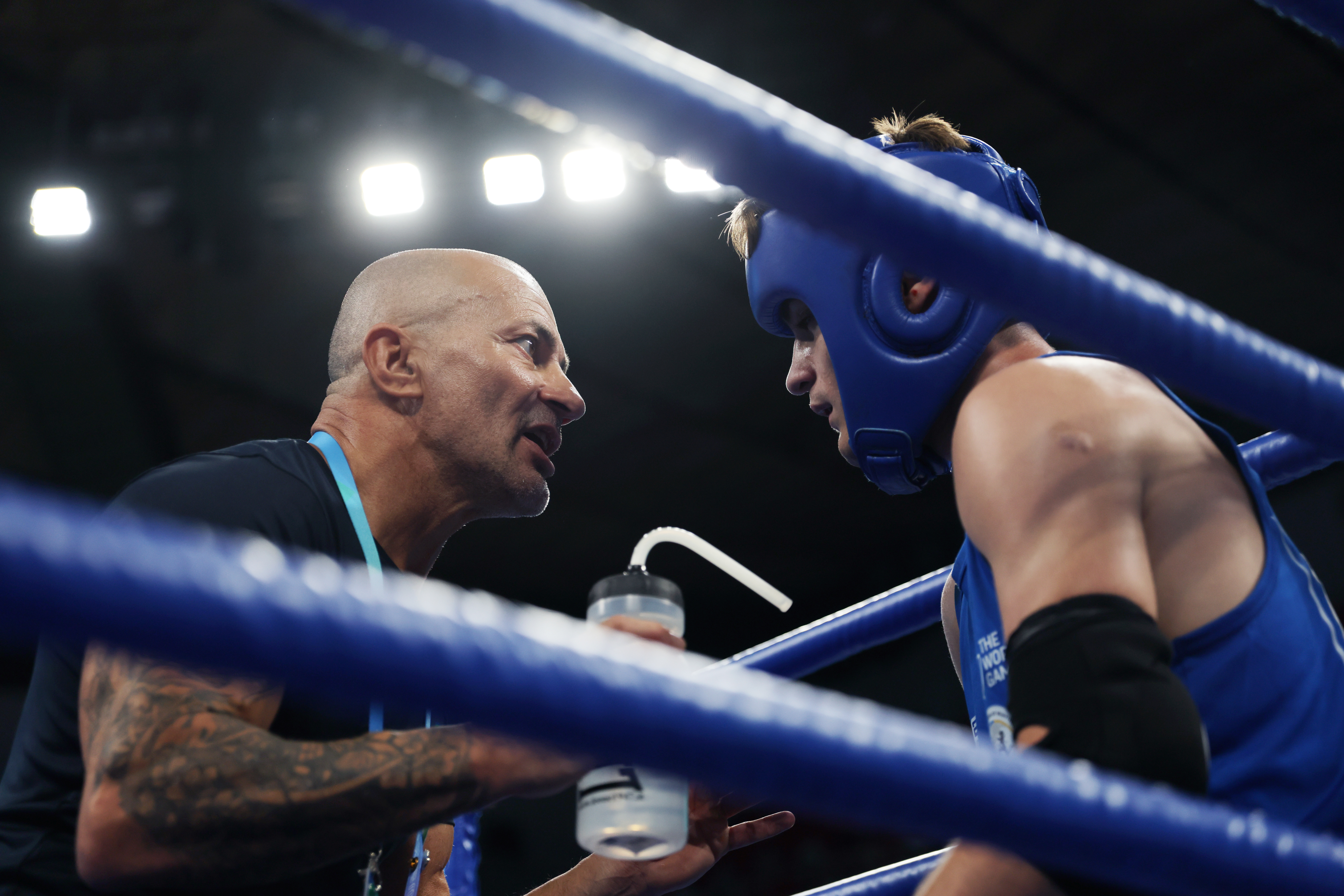 泰国拳击选手力克对手,一击定胜负 泰国拳击选手力克对手,一击定胜负