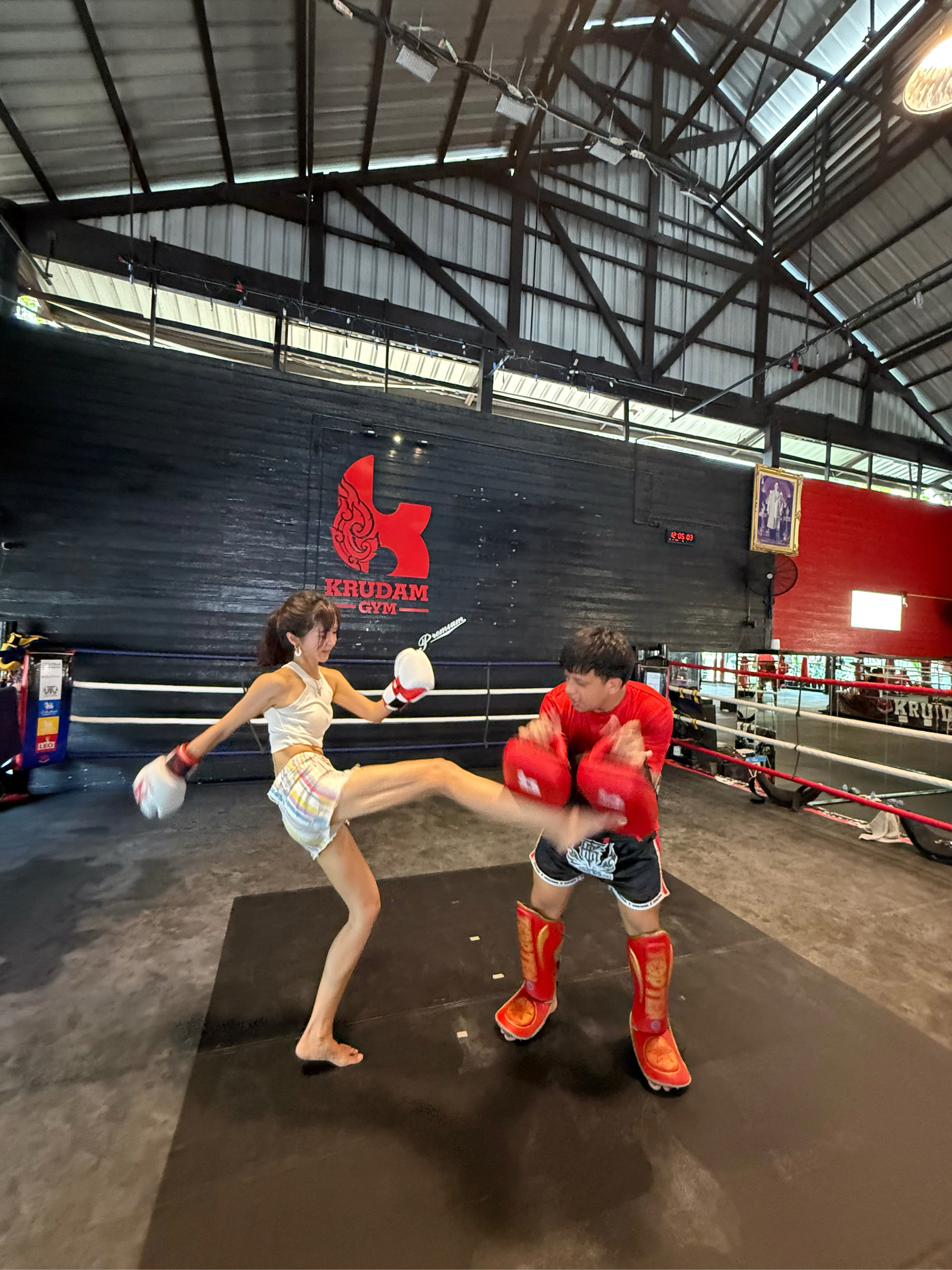 泰国拳击选手力克对手,一击定胜负 泰国拳击选手力克对手,一击定胜负