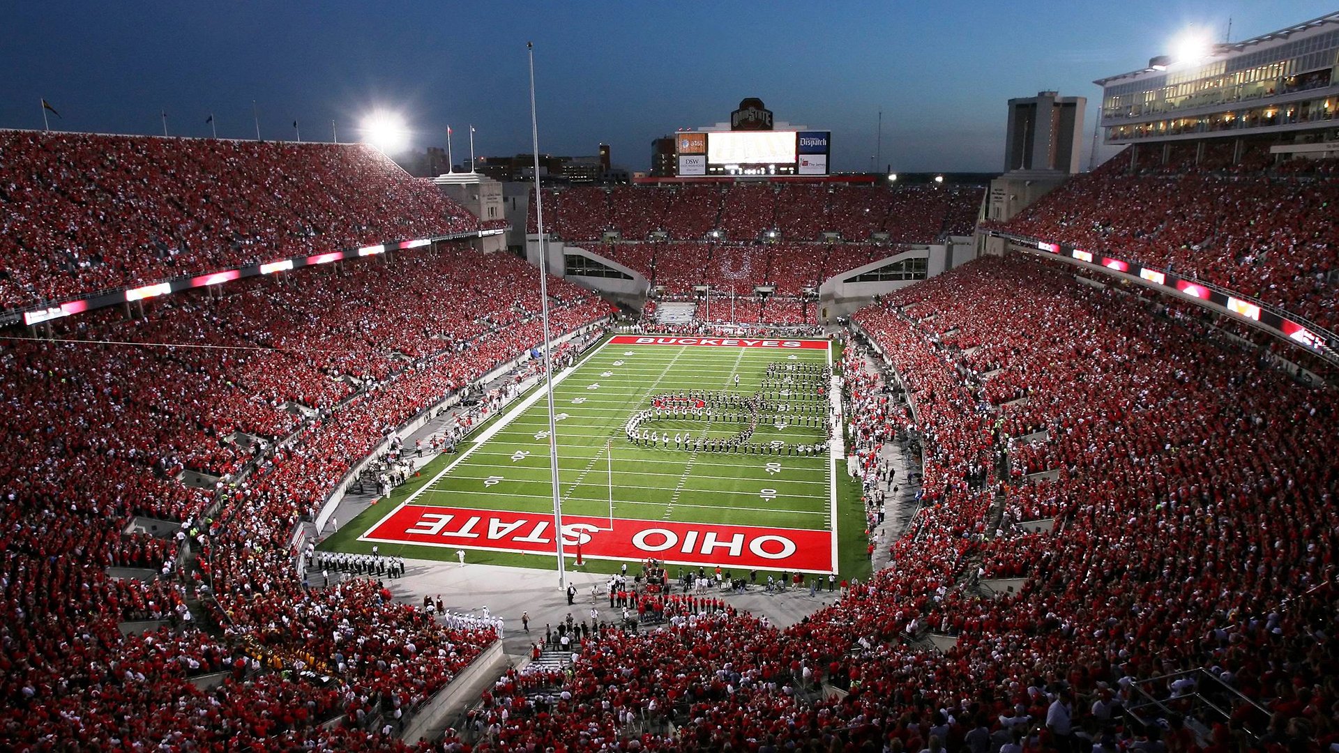 F1新赛季揭幕战之夜，武切维奇关键制胜，赛车与篮球的跨界共鸣