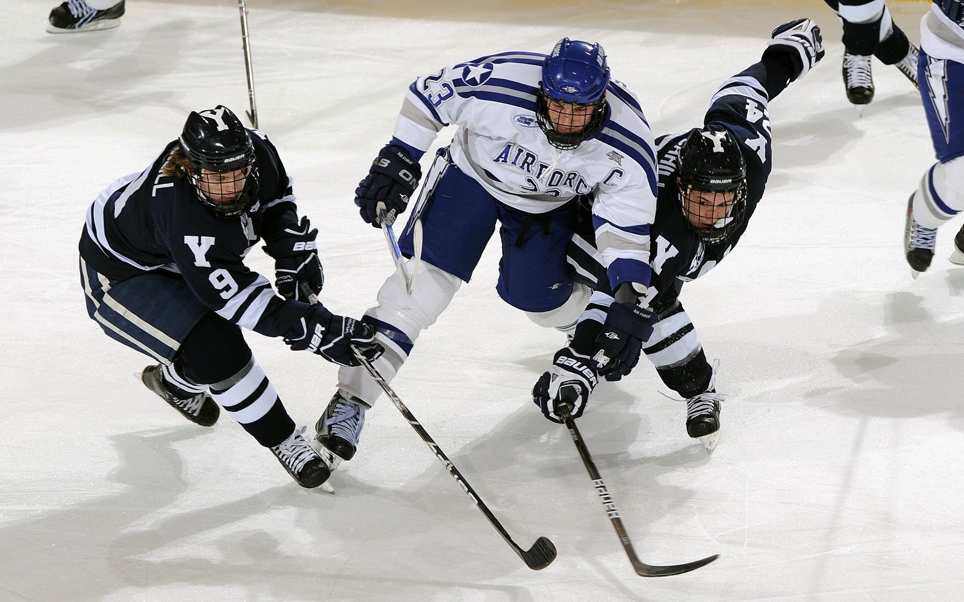 库里制胜三分如利剑出鞘，湖人火力全开轻取上海队