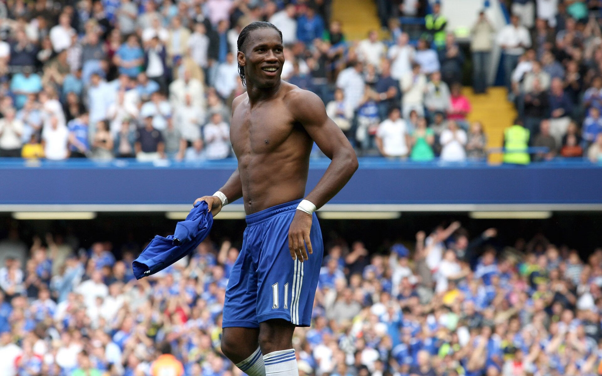 赛道与球场，当F1引擎轰鸣遇见莫兰特高能之夜