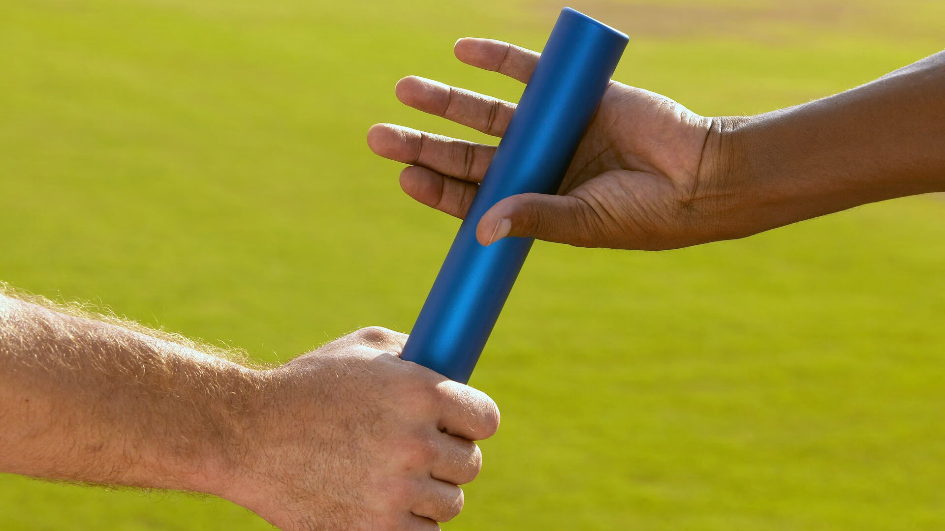 赛道上的双重奏鸣，索伯的沉默碾压与维斯塔潘的胜利狂想曲