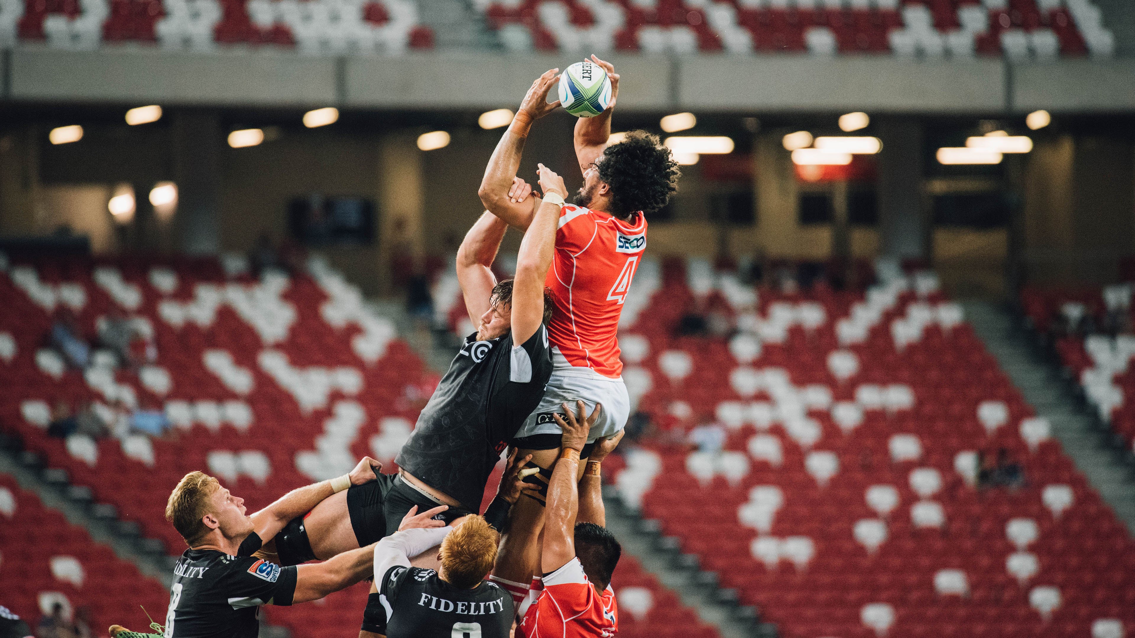 戈贝尔展现统治力，76人团队协作力克上海队