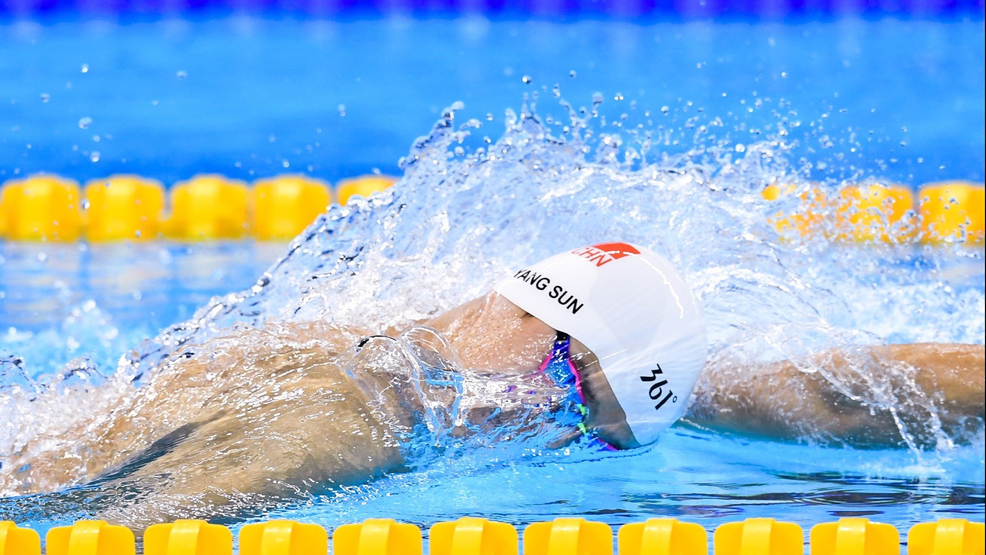 阿圭罗状态火热助曼城大胜，但今夜属于波兰—解析枪手欧战之殇